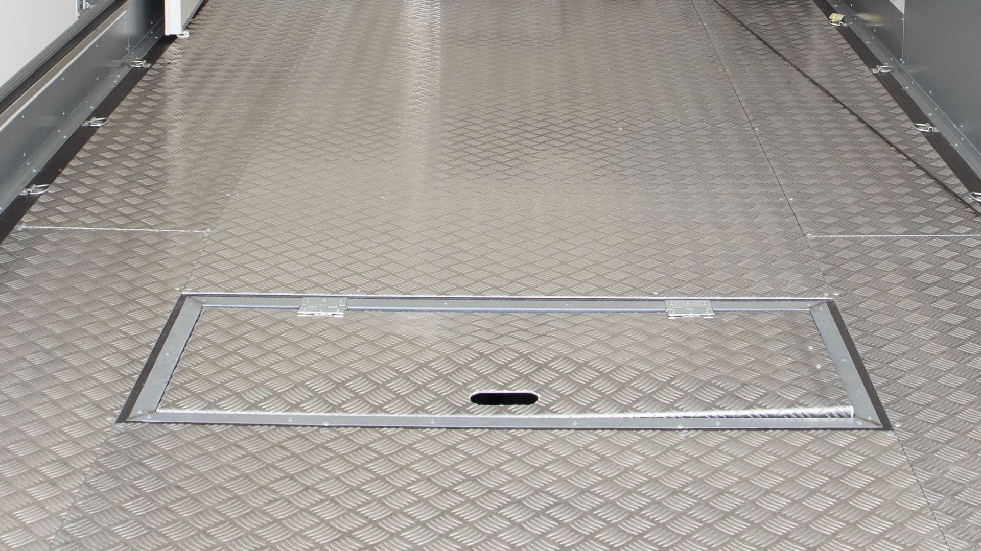 Alumiinium rihvlist põrand