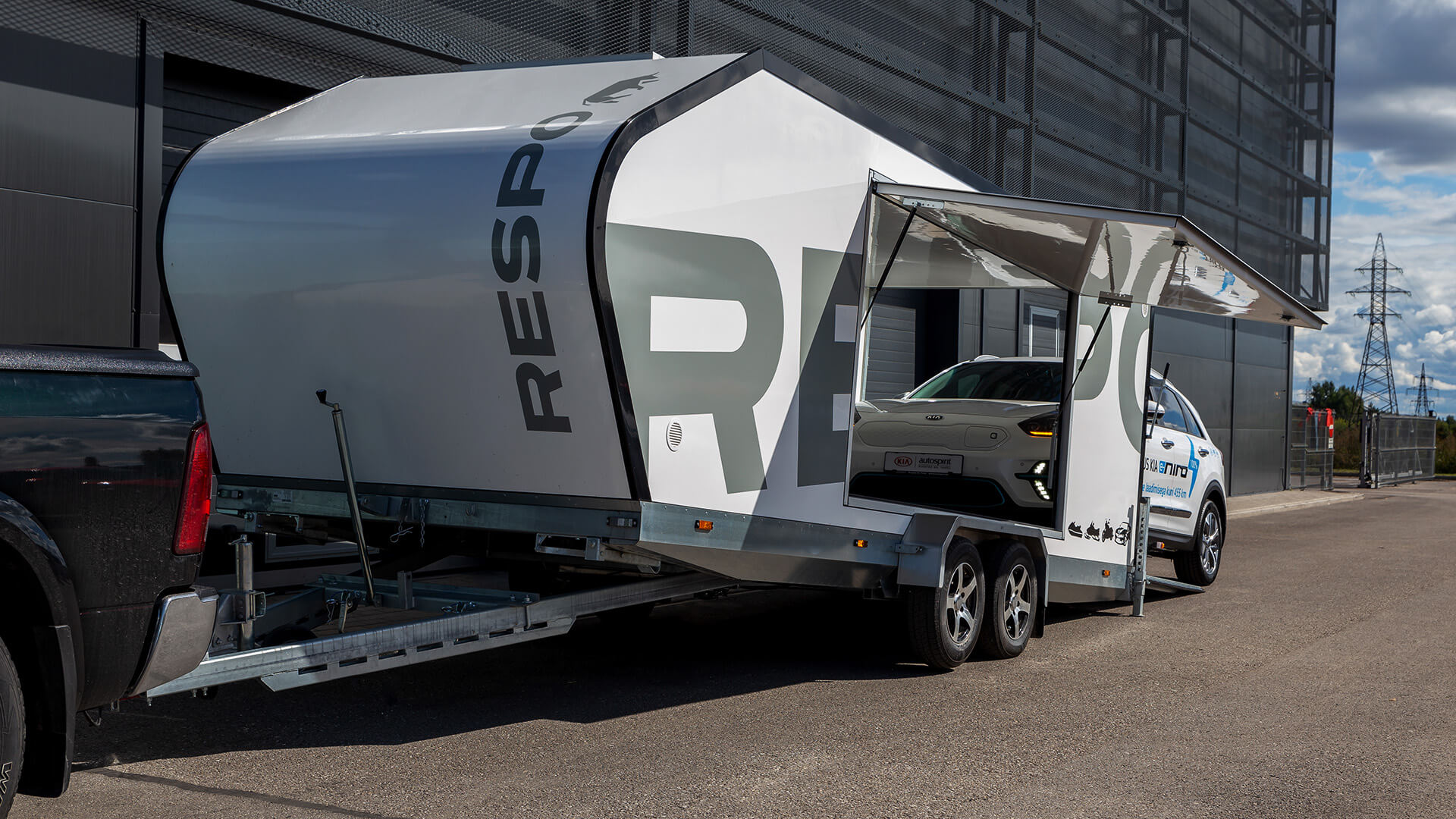 Enclosed car trailer